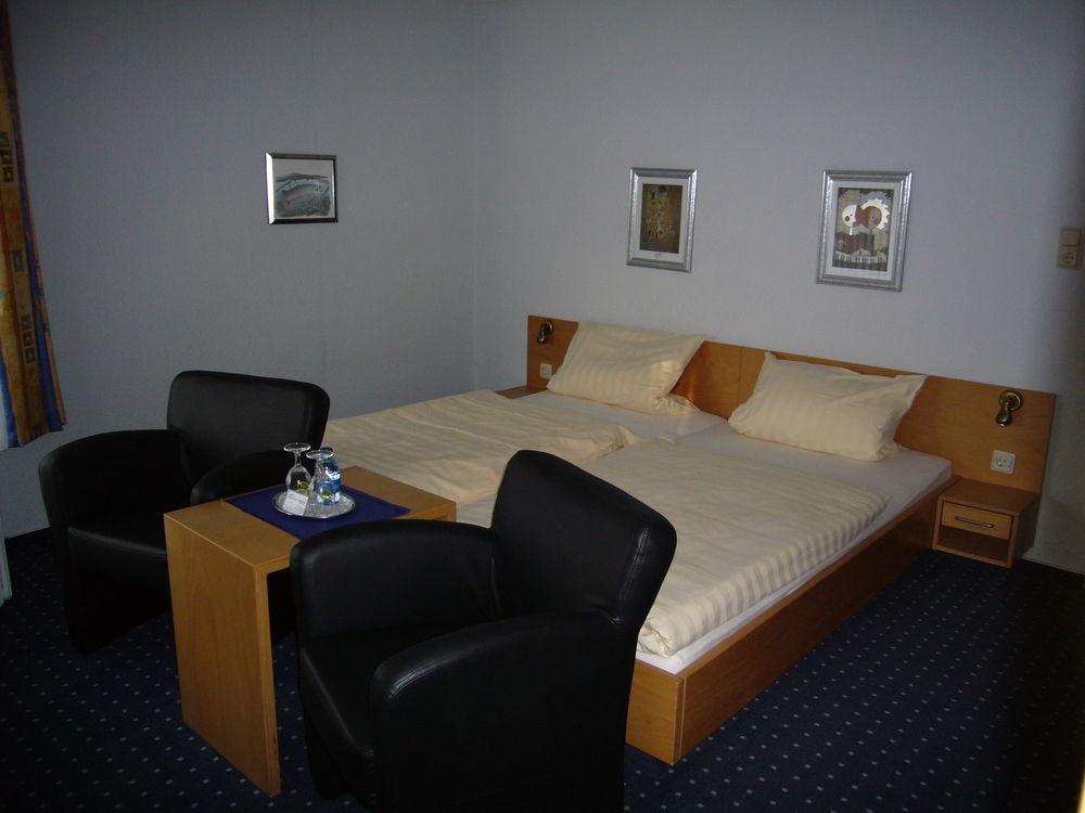 Hotel Am Ceresplatz Manderscheid Exterior photo