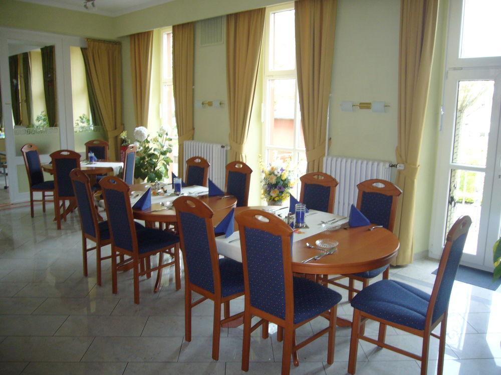 Hotel Am Ceresplatz Manderscheid Exterior photo